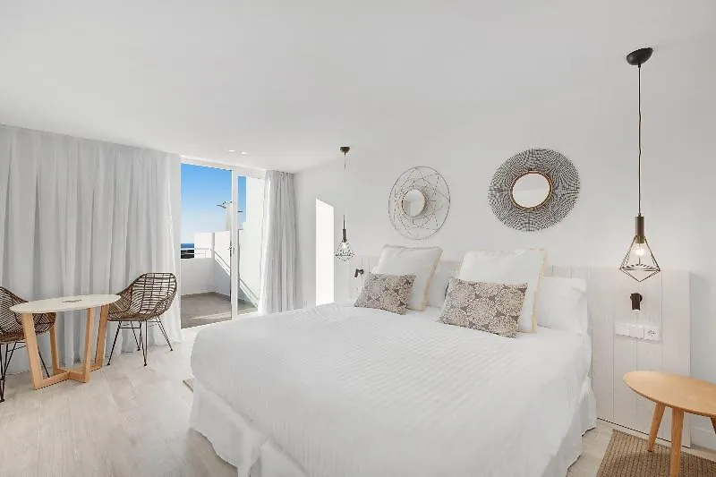 Hotel Apartamentos Paradise Beach (Adults Only) Portinatx